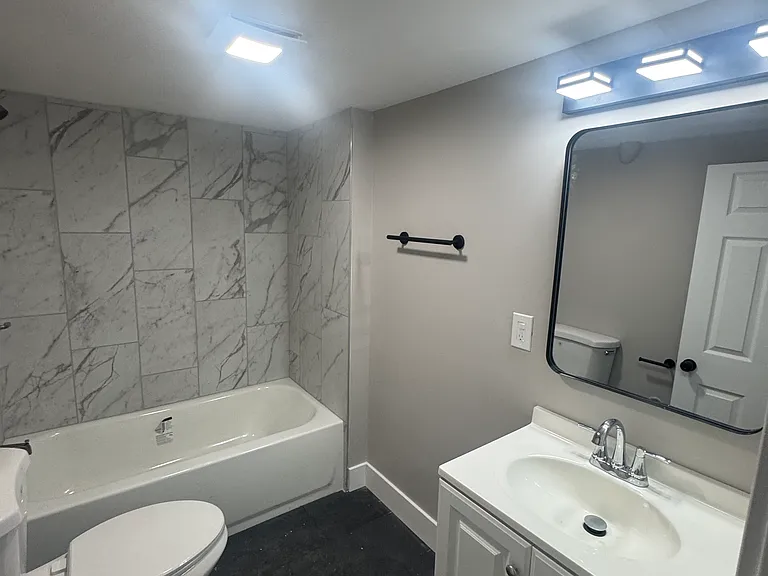 910 E 41st Ave — Photo 5