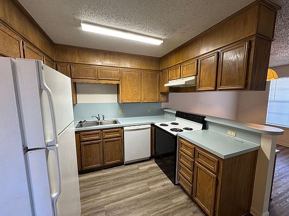 5th image of 3106 Courtney Ln APT A