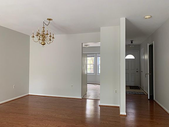 5th image of 9853 Oakdale Woods Ct