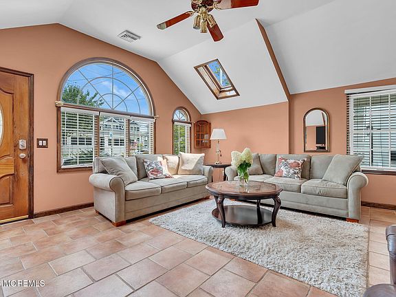 4th image of 15 Ocean Avenue