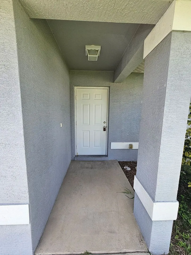 GREAT Location 3 bedroom 2 bath Duplex with lawn care included!! — Photo 2