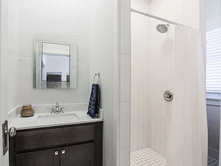 1508 N Robinson Ave #2 — Photo 9