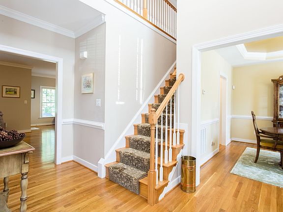 3rd image of 10428 Farm Meadow Dr