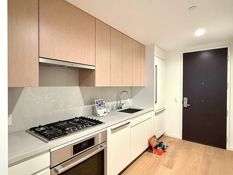 877 Francisco St #625 — Photo 3
