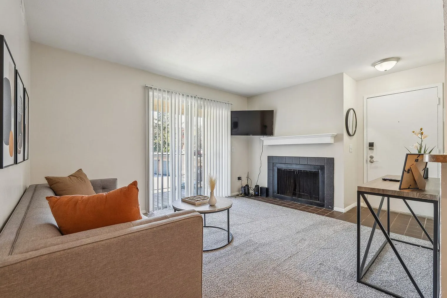 2 bed, 1.0 bath, 839 sqft, $2,805 — Photo 1