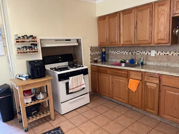 17 Tompkins Street image 4 of 5