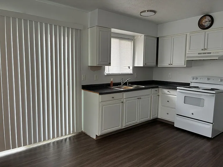 Waynedale Circle Apartments — Photo 23