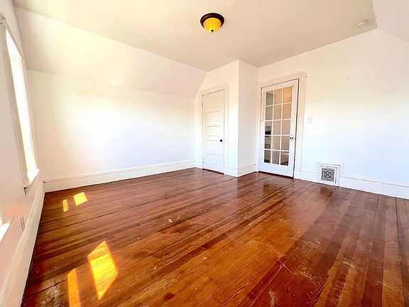 2nd image of 40 Vassall St #3