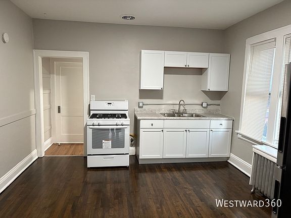 3rd image of 4011 Elm St #2F