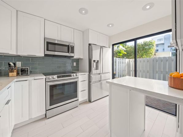 429 Poinciana Dr #1415