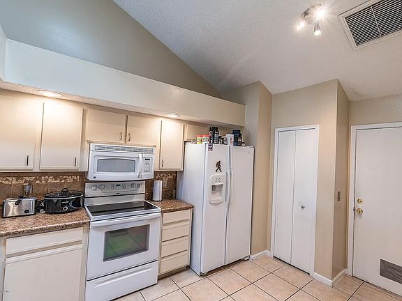 3rd image of 8013 Marseilles Dr