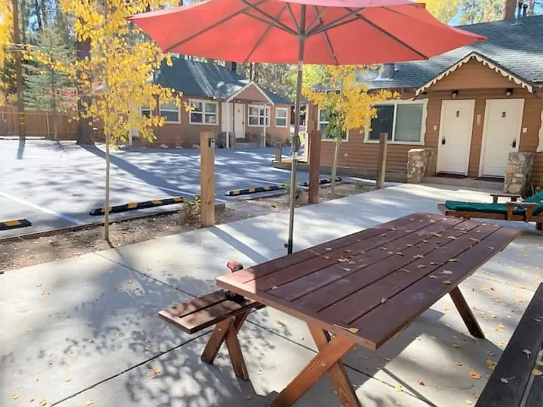 877 Tulip Ln — Photo 39