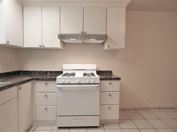 5th image of 979 Harliss Ave #A