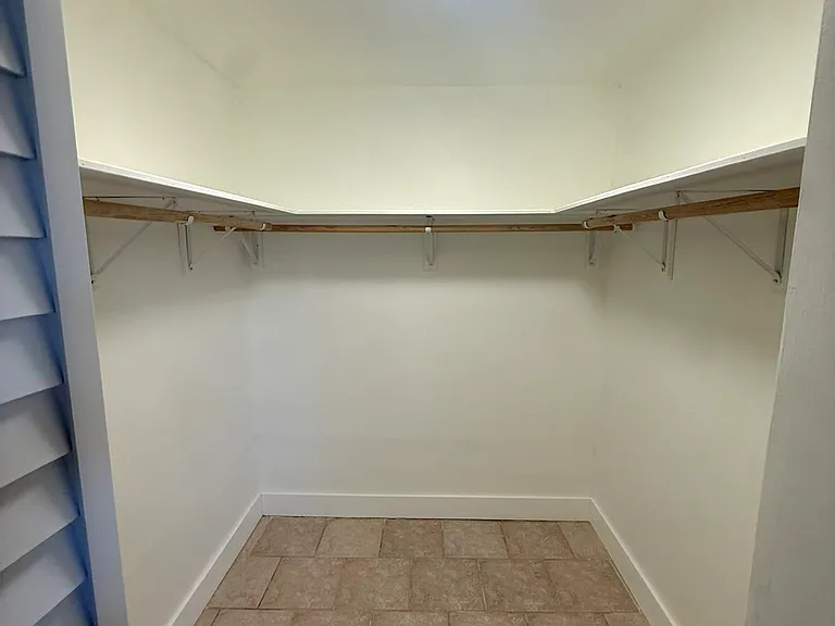 8881B Fontainebleau Blvd — Photo 10
