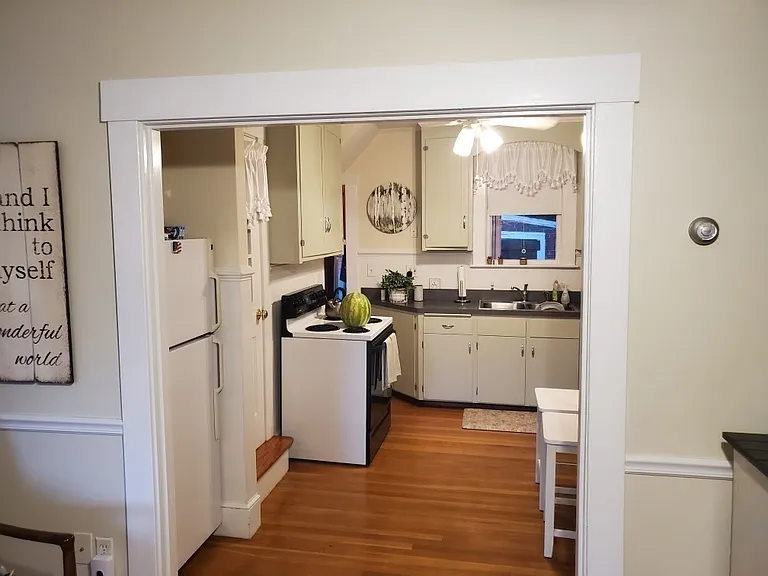 727 Main St #1 — Photo 8