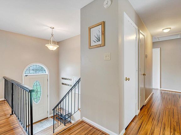 4th image of 3862 Hyde Park Dr