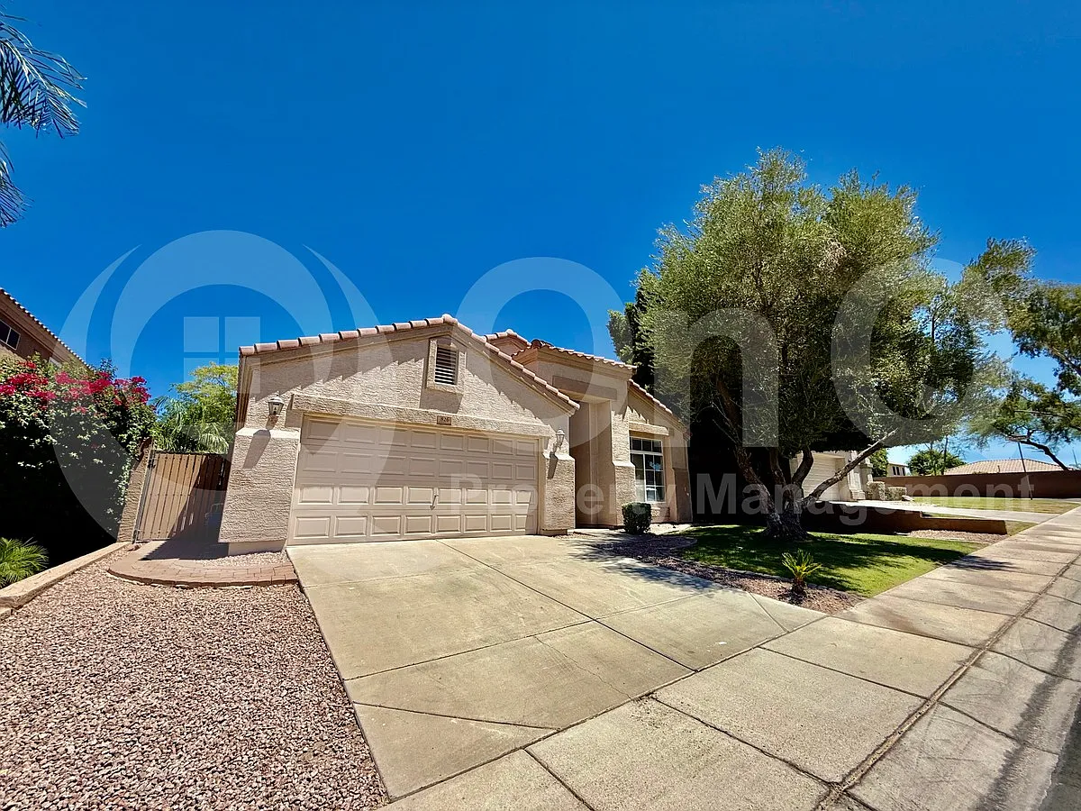 3 bed, 2.0 bath, 1899 sqft, $2,549 — Photo 2