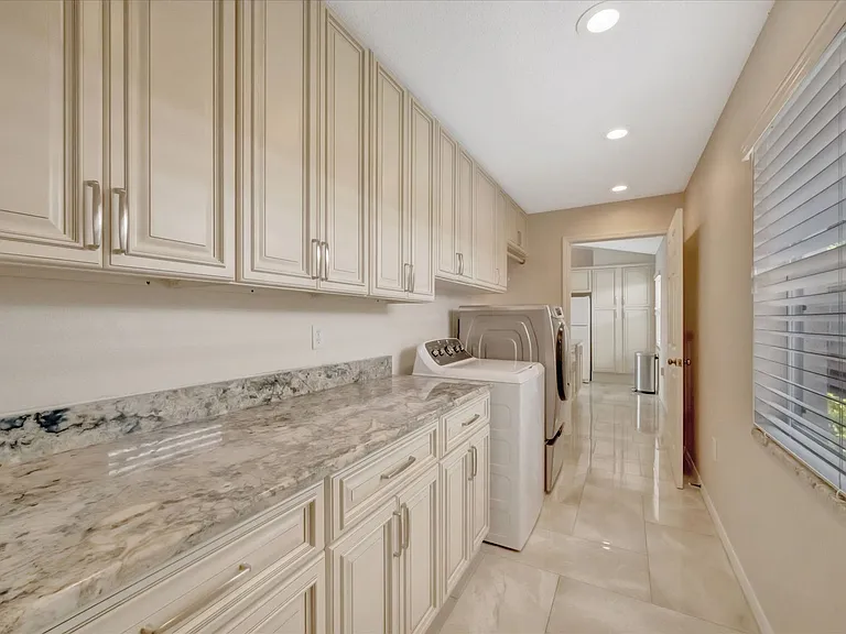 1016 Harbor Town Dr — Photo 21