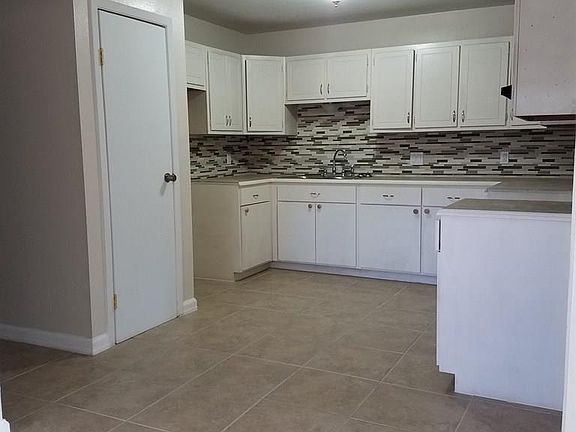 3rd image of 190 Downs Dr APT 2