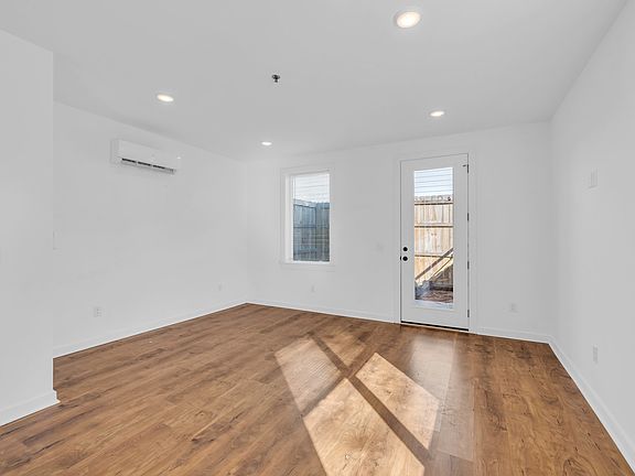 4th image of 1502 E 13th St #108