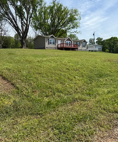 415 Thomas Ln — Photo 18