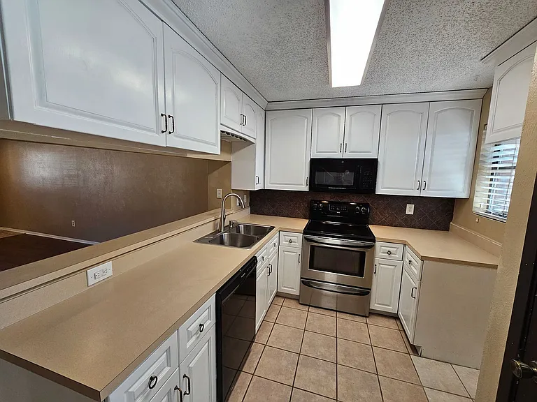 202 Samuel Blvd #3C — Photo 13