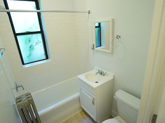 3rd image of 1742 N Humboldt Blvd APT 306