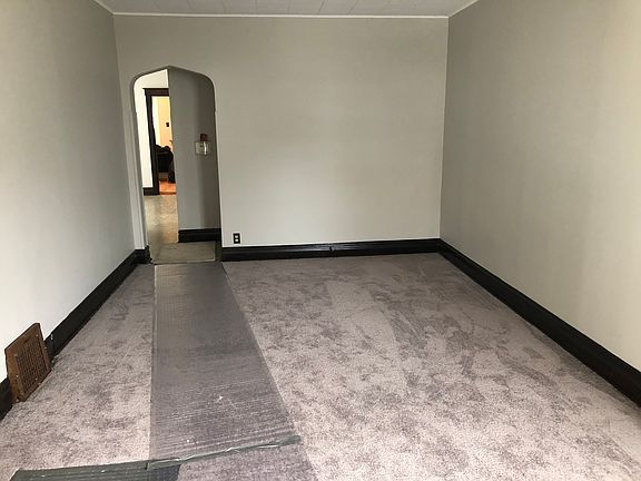 4th image of 10617 S Avenue O