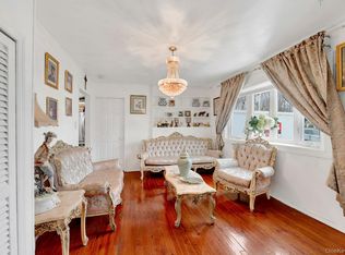 34 Tamarack St, Central Islip, NY 11722