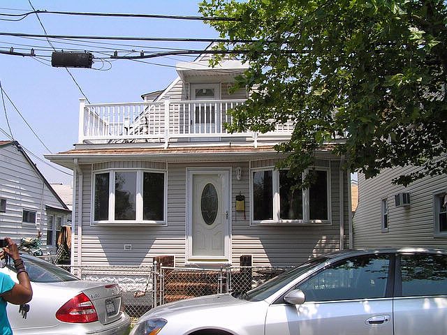 1st image of 4 Sampson St E
