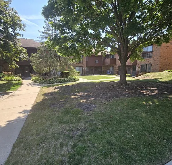 9096 N Park Plaza Ct — Photo 1
