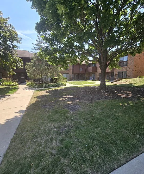 9096 N Park Plaza Ct