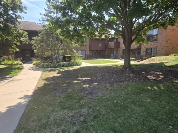 9096 N Park Plaza Ct, Milwaukee, WI 53223