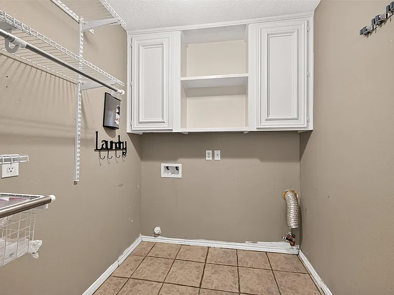 1007 E Baker Rd — Photo 33
