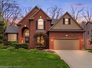 722 Lake Ridge Rd, Rochester Hills, MI 48307