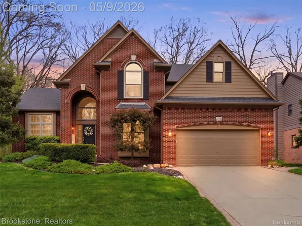 722 Lake Ridge Rd, Rochester Hills, MI 48307