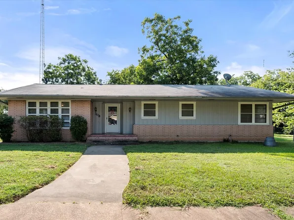 308 N 4th St, Wortham, TX 76693