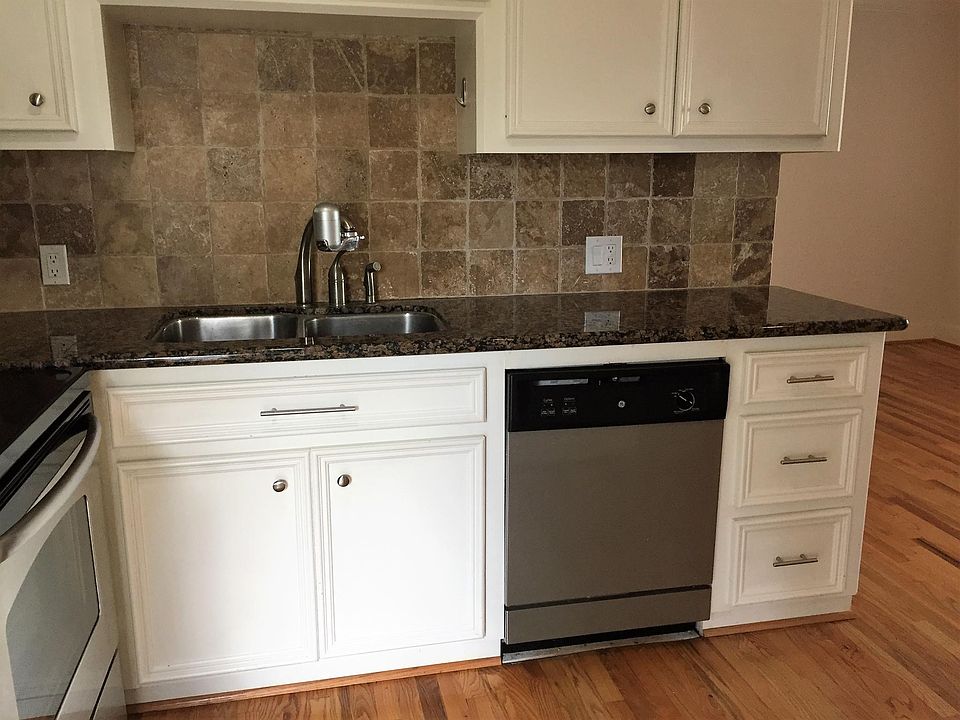 2nd image of 1332 W 21st St Unit D