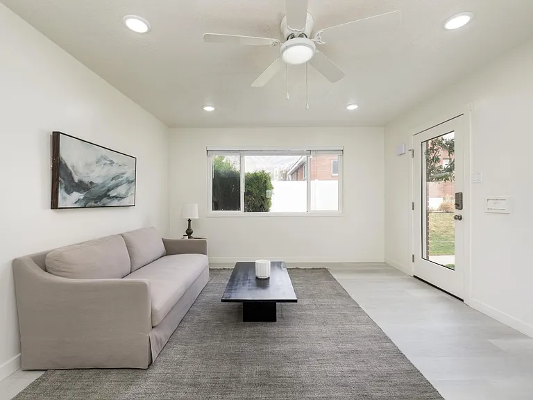 367 Grove Creek Dr — Photo 3