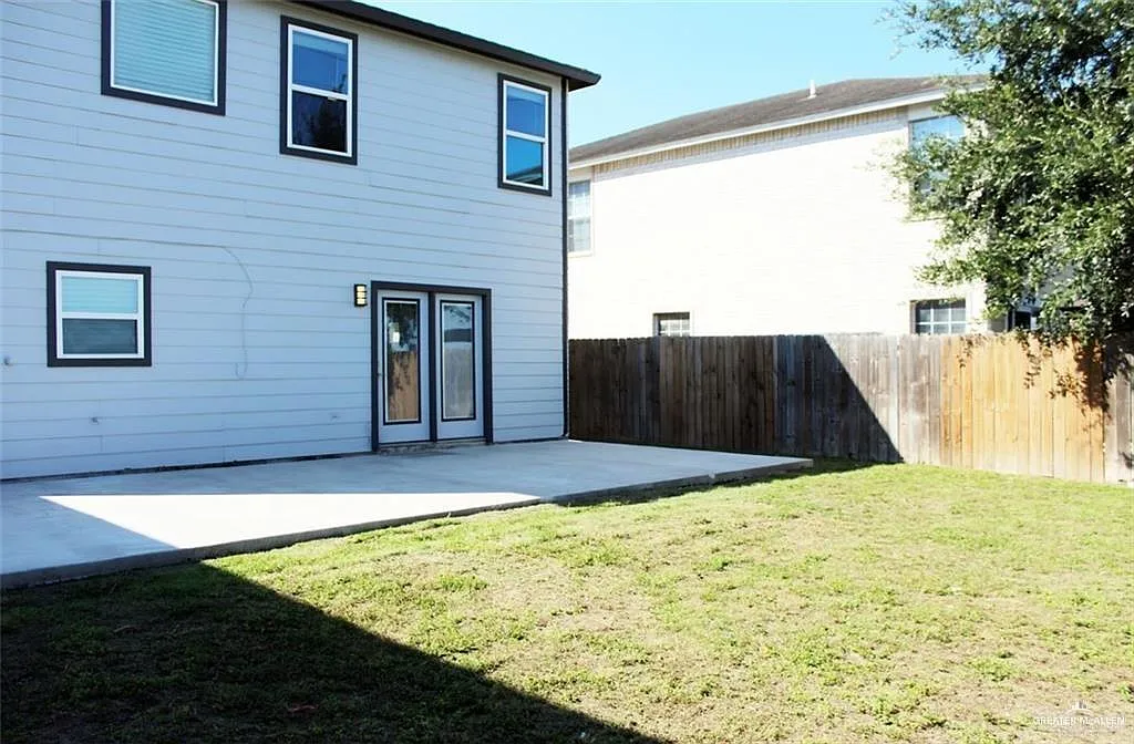 3 bed, 2.5 bath, 2172 sqft, $2,150 — Photo 2