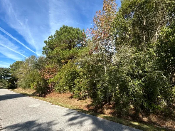 208 3rd St, Bay Saint Louis, MS 39576