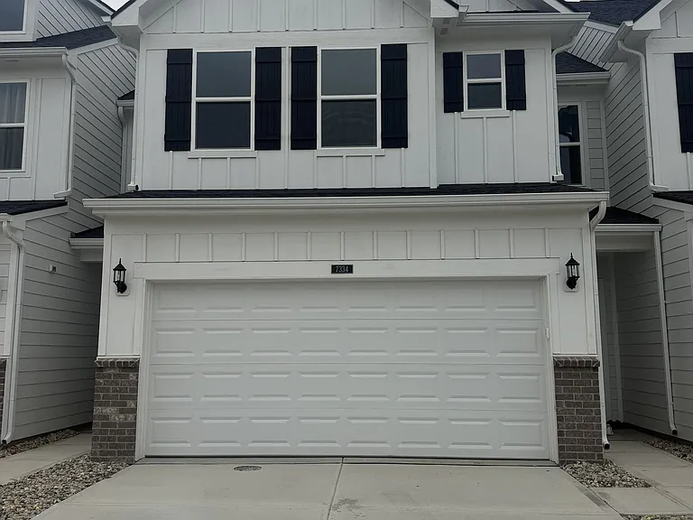 7334 Selah Ln — Photo 1