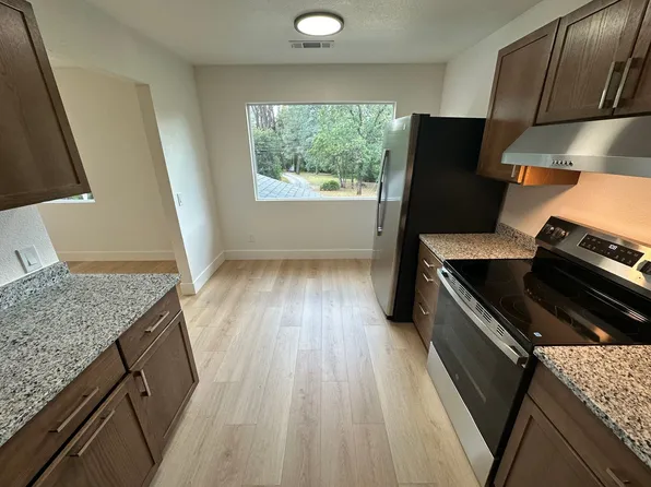 1707 Grand Coulee Blvd, Shasta Lake, CA 96019