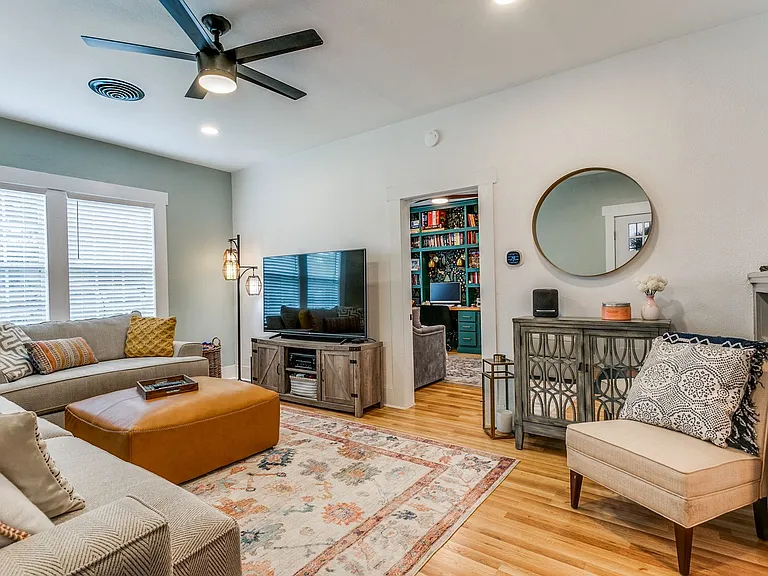 1004 Edison Dr — Photo 7