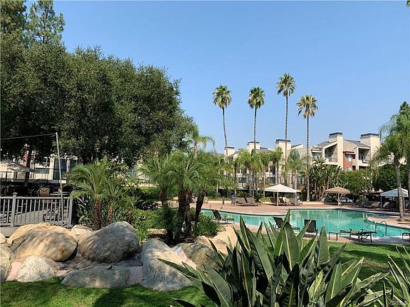 3rd image of 21450 Burbank Blvd APT 209