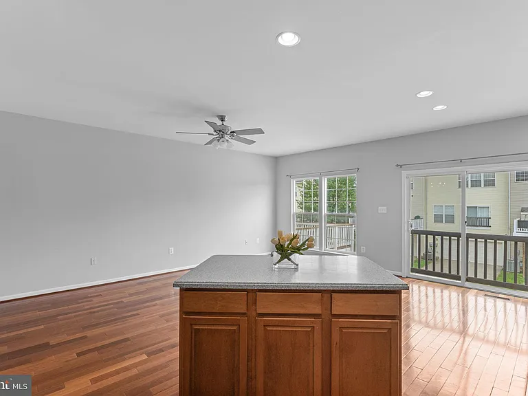 44253 Huron Ter — Photo 27