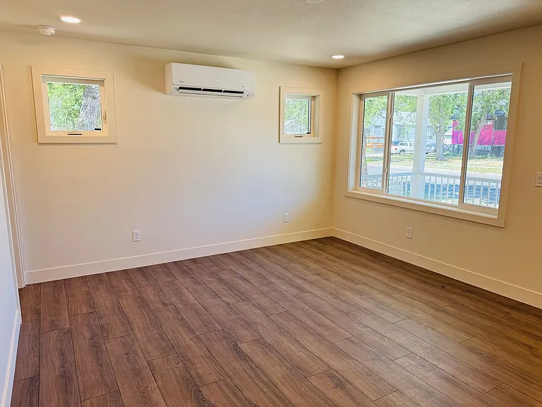 510 Howard Ave — Photo 3
