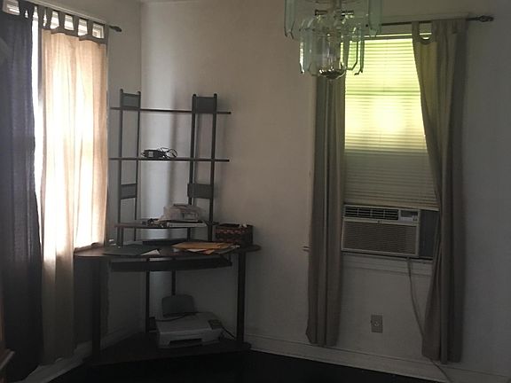 3rd image of 1405 W 10th St