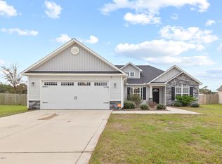 318 Strut Ln, Richlands, NC 28574