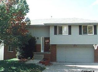5948 N 108th Crescent Ave, Omaha, NE 68164